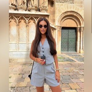 ZARA NWT PLEATED HIGH-WAISTED LOOSE
TROUSER SHORTS - GRAY